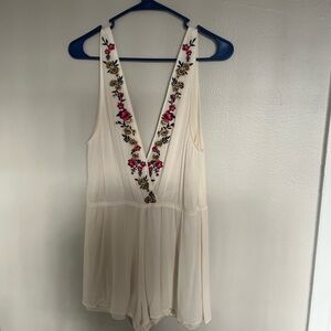Kendall & Kylie Cream Floral Romper Size Large Like New